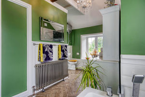 Main Bathroom- click for photo gallery